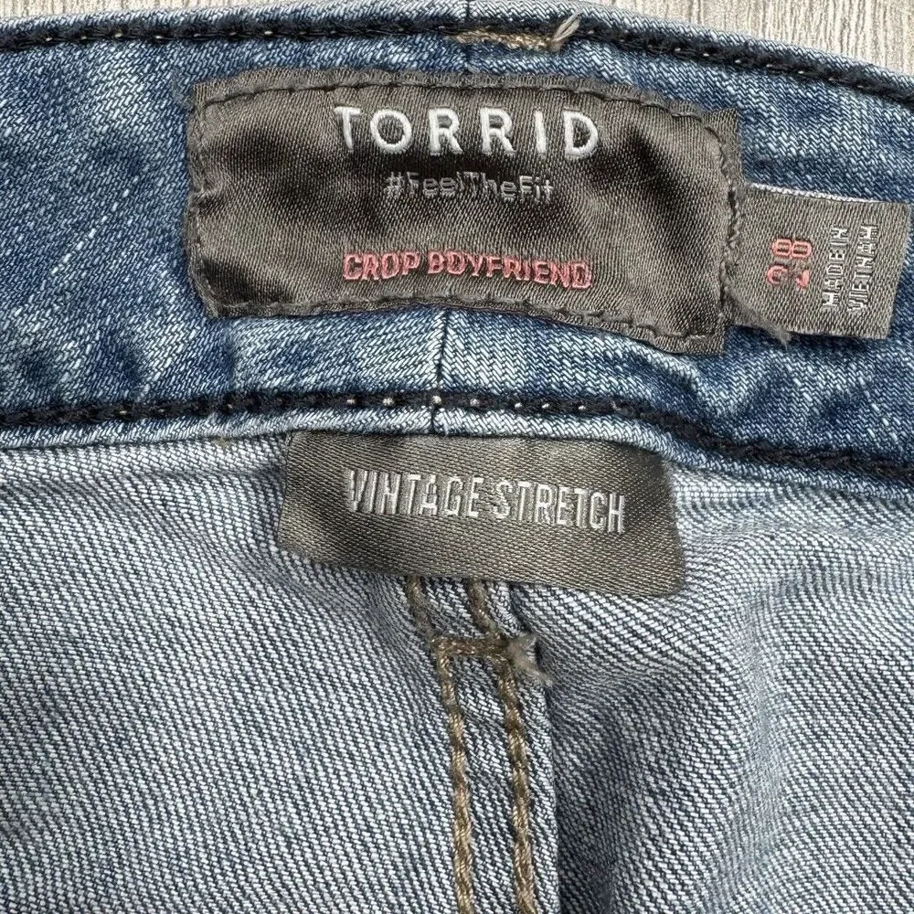 Torrid Jeans Womens Plus 28 Crop Boyfriend Distressed Blue Measures 49 x 26